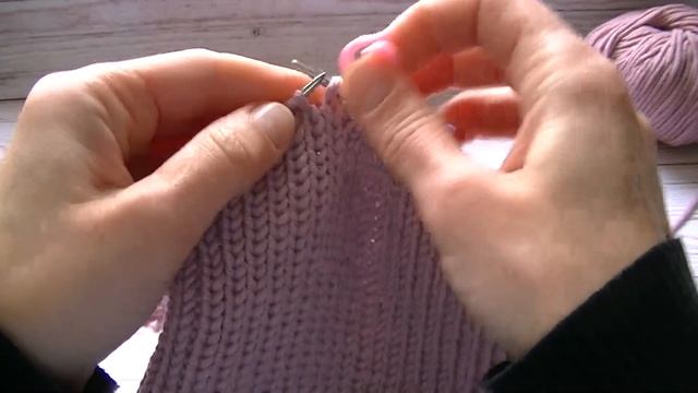 Вязаная шапка тыковка с интересной макушкой. смотреть онлайн