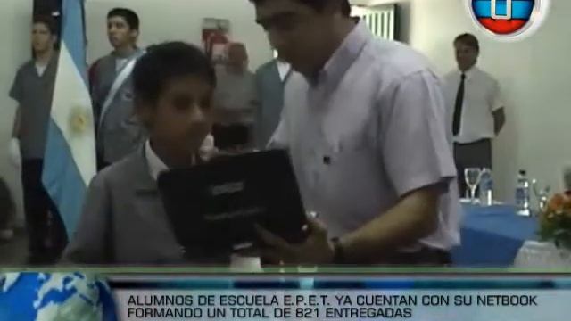 CANAL 6 - ALUMNOS DE ESCUELA E.P.E.T.  YA CUENTAN CON SU NETBOOK FORMANDO UN TOTAL DE 821 ENTREGADA