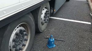 Замена колеса на полуприцепе, без опыта.