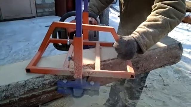 ПИЛИМ БРЕВНА НА ДОСКИ БЕНЗОПИЛОЙ.