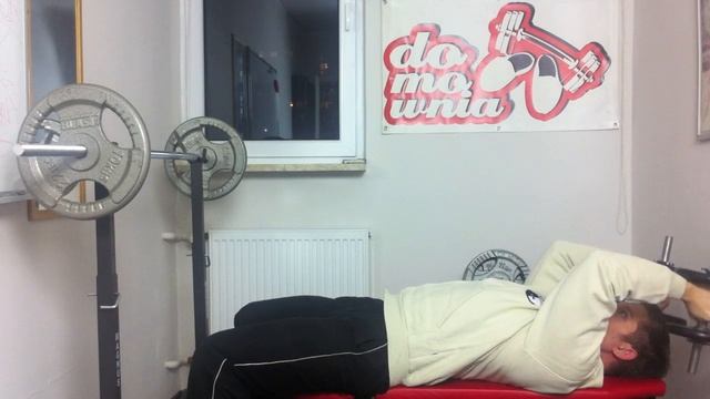 Jak ćwiczyć triceps W Domu - Wyciskanie Francuskie Leżąc