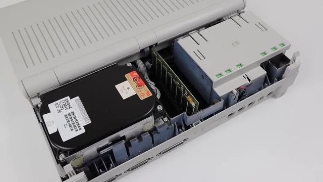 The $21,000 Apple Laptop from 1989 - First Apple Laptop - Macintosh Portable смотреть онлайн
