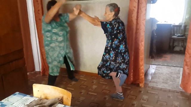 Бабуля развлекается танцует 87 лет смотреть онлайн