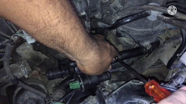 Ford Fiesta thermostat elbow replacement in Hindi | thermostat elbow Kaise change Karen смотреть онлайн