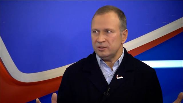 Жилой фонд ветшает, а денег на новые квартиры нет. О темпах расселения с Юрием Федотовым смотреть онлайн