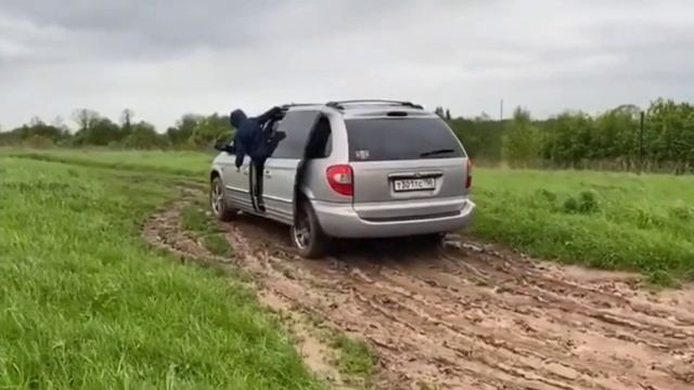 Это же Караван 4х4 Chrysler grand voyager/Dodge grand caravan смотреть онлайн
