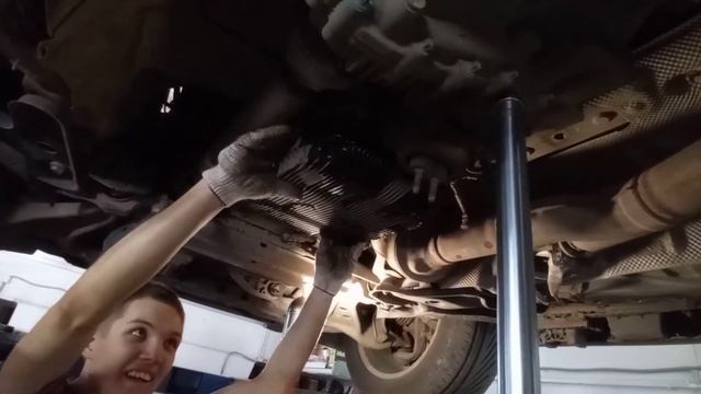 Замена масла в автоматической девятиступенчатой коробке Mercedes 9G-Tronic смотреть онлайн