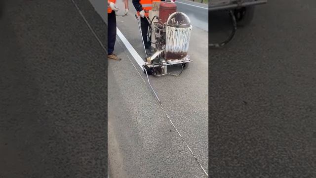 Нанесение разметки горячим пластиком смотреть онлайн