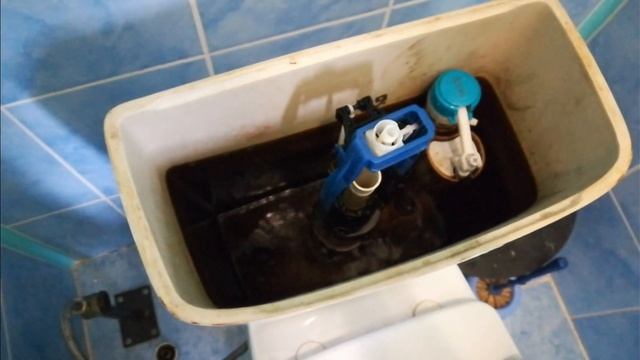 Арматура для дачного унитаза. Надёжно.#дача #дачныйтуалет смотреть онлайн