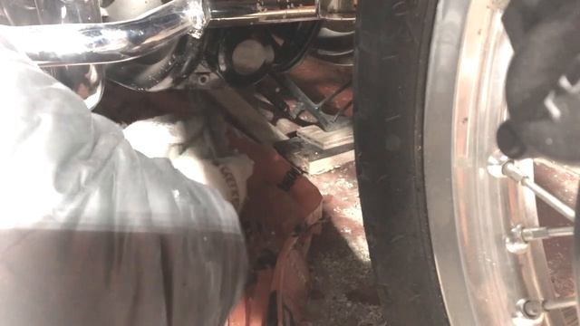 MotoFly: подробная инструкция по замене масла в двигателе Kawasaki W650. Автомасло в мотоцикл. смотреть онлайн