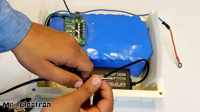 Make 220v Mini UPS 80,000 Mah DIY - Run Anything Upto 3000 Watts ?