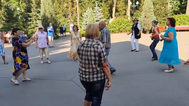 Ученицi мученицi Танцы в парке Горького Харьков Август 2021 смотреть онлайн