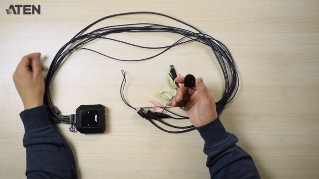 Управление двумя ПК с одного рабочего места - Кабельный KVM коммутатор ATEN CS22H смотреть онлайн