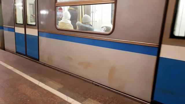 81-740.4/741.4 " Русич" прибывает на станцию Комсомольская. смотреть онлайн