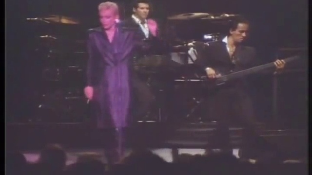 Eurythmics - The Miracle of Love (Live 1987) смотреть онлайн