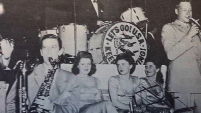 Tommy Dorsey & His Orchestra 4/1944 "The Minor Goes a Muggin'" Gene Krupa - Carnegie Hall смотреть онлайн