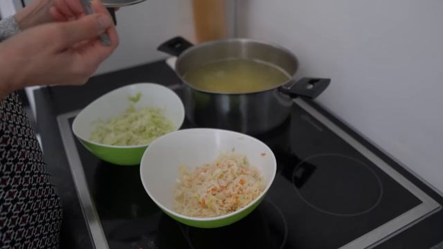 Krautsuppe / Borschtsch Mit Weißkohl, Sauerkraut Und Rindfleisch Nach Meiner Art | Olga Kocht