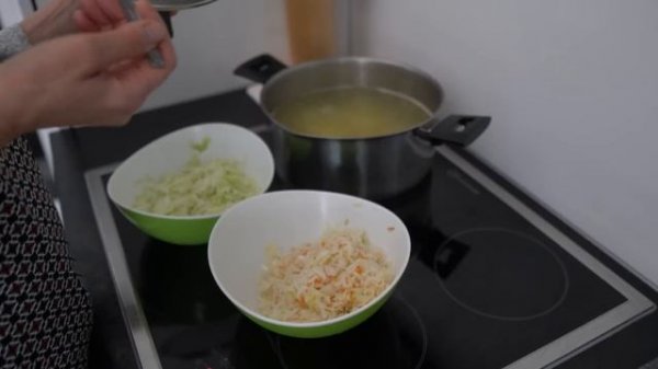 Krautsuppe / Borschtsch mit Weißkohl, Sauerkraut und Rindfleisch nach meiner Art | Olga Kocht