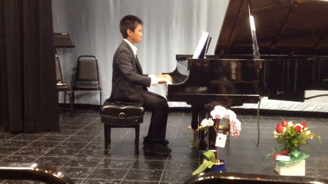 Benson Playing Prelude No. 3 by J. S. Bach смотреть онлайн