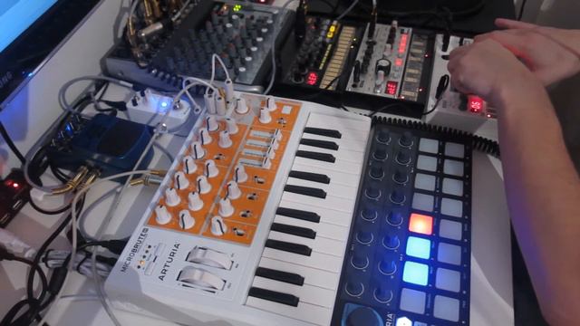 Arturia Beatstep ► Techno live → Korg Volca → Artuaria Microbrute смотреть онлайн