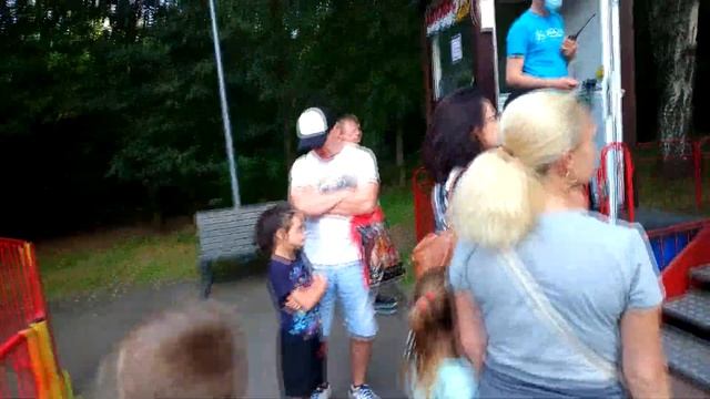 Вот такой Колобок! Вы катались на таких каруселях?! Весело, дух захватывает. Музыка для стихов. смотреть онлайн