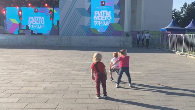 Танцы дети в Москве смотреть онлайн