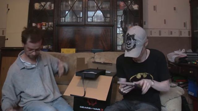 Unboxing Gears of War 3 Collectors Epic Edition смотреть онлайн