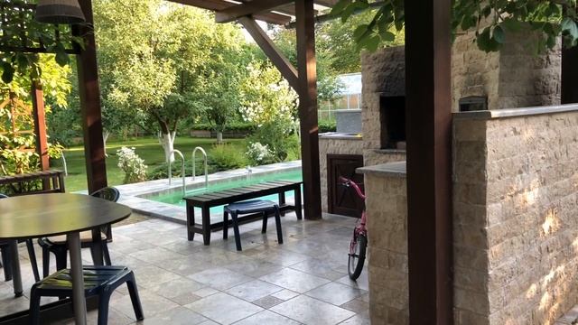 Ландшафтный дизайн участка и сада в коттеджном посёлке Уборы. Июнь. Дом сдаётся в аренду смотреть онлайн