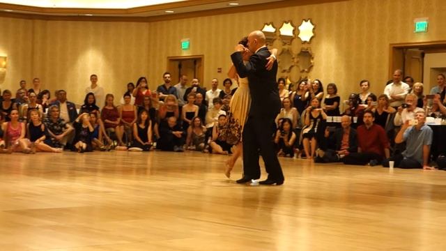 Alicia Pons and Daniel Arias dance a tango at 2017 Chicago Mini Tango Festival смотреть онлайн