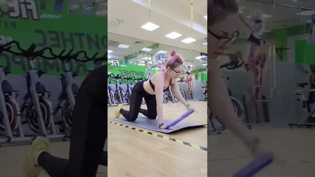 Фитнес резинка классная штука для занятий как в клубе так и дома. смотреть онлайн