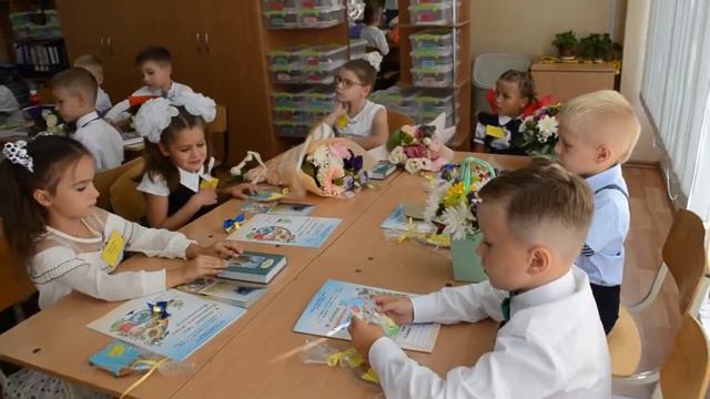 Моя пошла в школу 4 года назад ну все равно посмотрмте смотреть онлайн