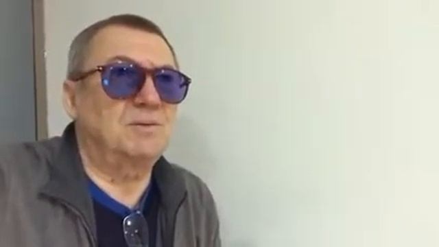 Почему нет денег? Ответ человека, который точно знает. смотреть онлайн
