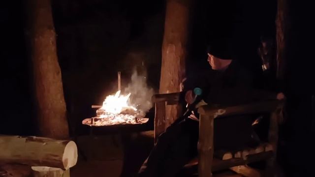 НОЧЕВКА В ЛЕСНОЙ ЗЕМЛЯНКЕ С ТЕРРАСОЙ| BUSHCRAFT |DUGOUT SHELTER| FOREST SURVIVAL| БУШКРАФТ