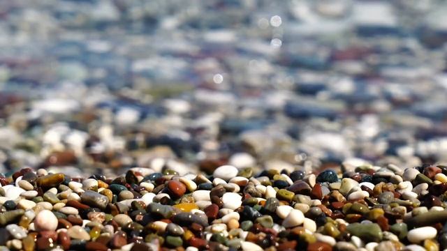 Солнечный пляж: песок и галька. И корабли уходят вдаль. Sunny Beach: sand and pebbles. смотреть онлайн