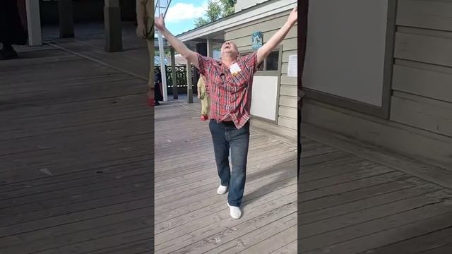 "Бомбический танец!" смотреть онлайн