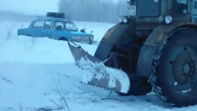 Т-40 чистит снег смотреть онлайн