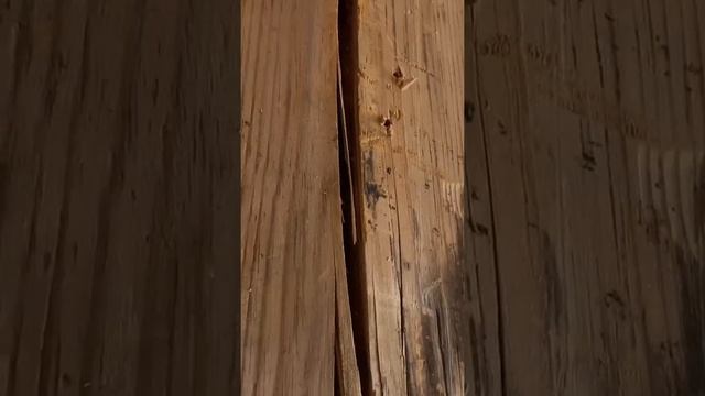 Почему не стоит делать опорный столб из целого бруса??