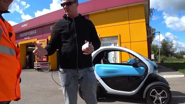 Bugatti Chiron по-французски! Renault Twizy! смотреть онлайн