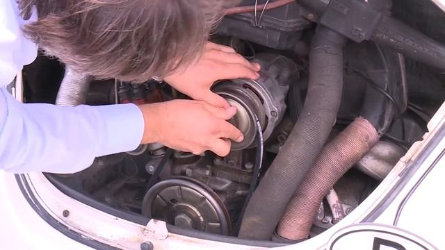 Optibelt - impressing quality. V-belt change VW Beetle Convertible. смотреть онлайн