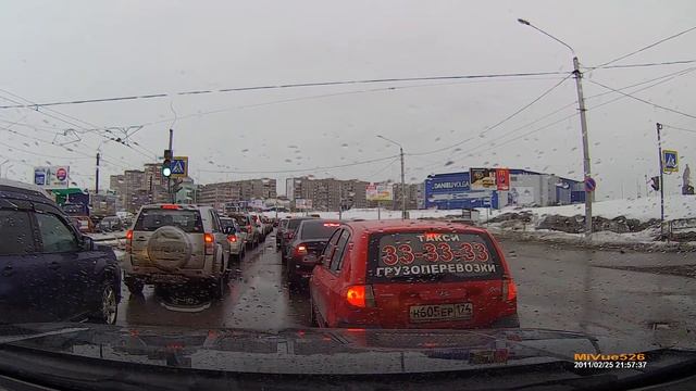 Неадекватная наездница на Нексии