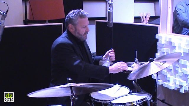Jeff Hamilton plays 'Time Passes On' with brushes solo (Remo Sandlane Sessions #2) смотреть онлайн
