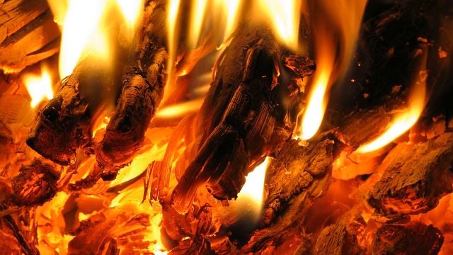 Картинка разные. Костёр, уголь, пламя, жар. Das Bild ist anders. Lagerfeuer, Kohle, Flamme, Hitze смотреть онлайн