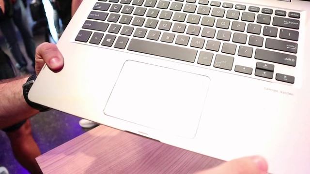Asus ZenBook Flip 14 e ZenBook Flip 15, convertibili con Intel Core di ottava generazione #IFA2017 смотреть онлайн