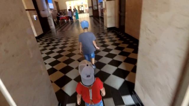 VLOG Брест ЖД Вокзал Смотрим на поезда и вокзал. Очень красивый! смотреть онлайн