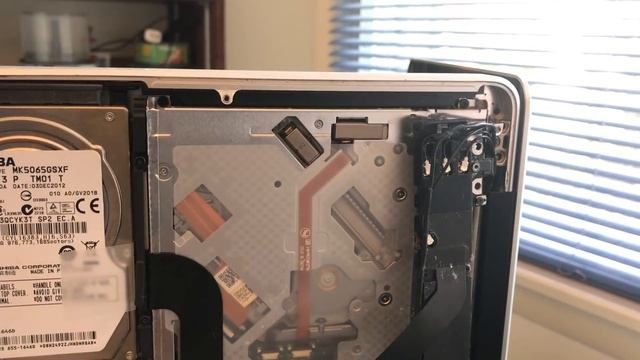 How to Fix Loose Macbook Pro Screen Hinge смотреть онлайн