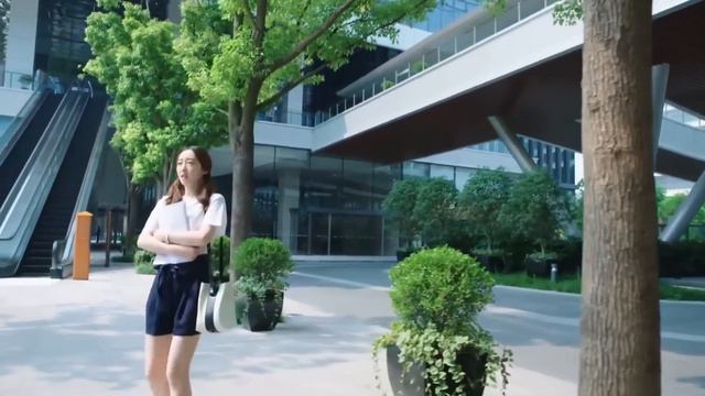 女孩意外救下的人竟是集團總裁，下秒得到1份高薪工作！#風光大嫁 #theperfectwedding #蔣夢婕 смотреть онлайн