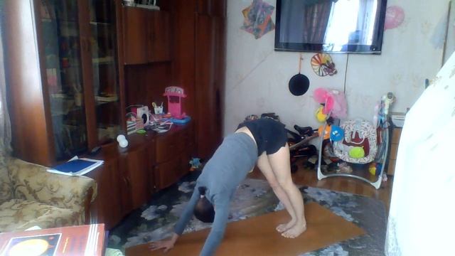 Правило ДВИ. Хатха-йога - это красивые ноги. #спорт смотреть онлайн