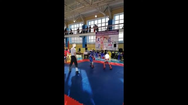 Золото!! Кикбоксинг лайт-контакт с лоукиком, соперник жирнее меня. Детям не смотреть!!! смотреть онлайн