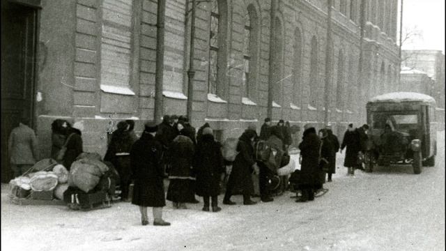 Казалось, что жизнь не вернется сюда смотреть онлайн