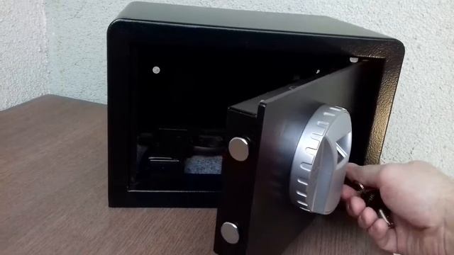 Сейф биометрический оружейный AX11620 Barska от компании UNIVERCHAIN смотреть онлайн